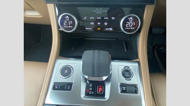 2023 認定中古車 Jaguar F-Pace フィレンツェレッド P250 AWD（オートマチック） S