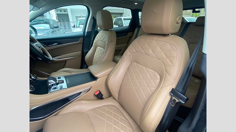 2023 認定中古車 Jaguar F-Pace フィレンツェレッド P250 AWD（オートマチック） S