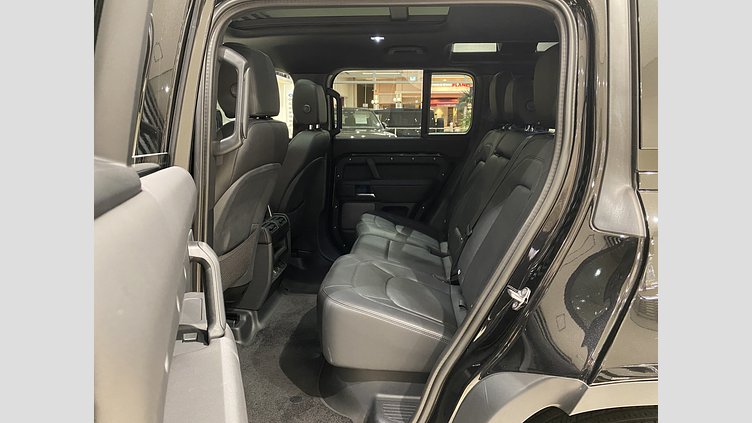 2024 認定中古車 Land Rover Defender 110 サントリーニブラック D300 AWD（AT） S