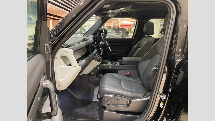 2024 認定中古車 Land Rover Defender 110 サントリーニブラック D300 AWD（AT） S