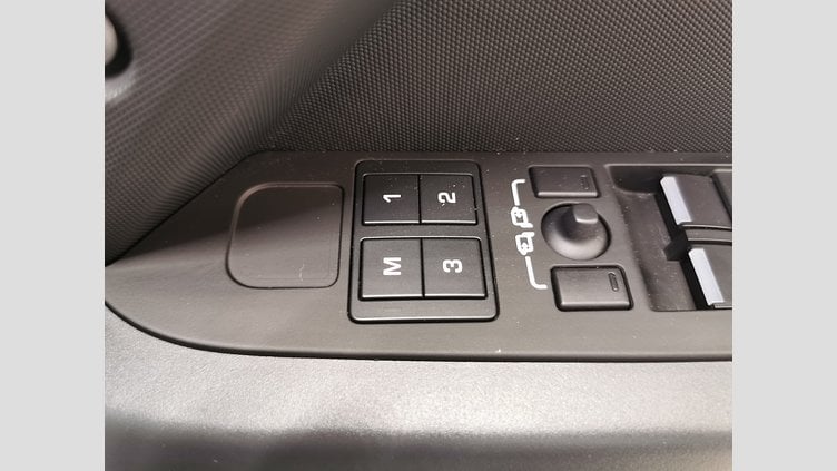 2023 認定中古車 Land Rover Defender 110 サントリーニブラック D300 AWD（AT） X-DYNAMIC SE