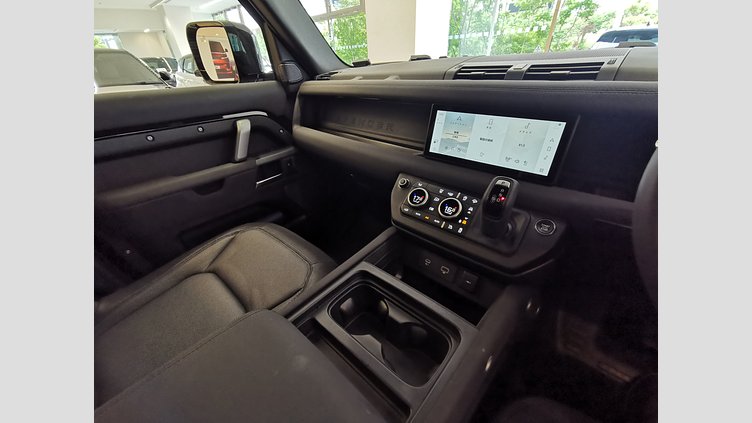 2023 認定中古車 Land Rover Defender 110 サントリーニブラック D300 AWD（AT） X-DYNAMIC SE