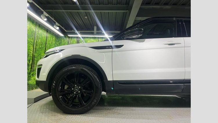 2019 認定中古車 Land Rover Range Rover Evoque Fuji White 2.0 litre i4P​ SEPlus