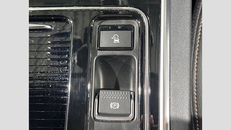2018 認定中古車 Jaguar XE Yulong White ２WD（AT） プレステージ
