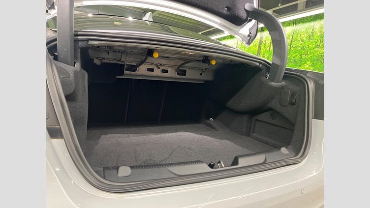 2018 認定中古車 Jaguar XE Yulong White ２WD（AT） プレステージ