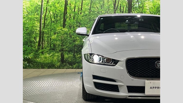 2018 認定中古車 Jaguar XE Yulong White ２WD（AT） プレステージ