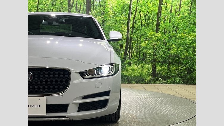 2018 認定中古車 Jaguar XE Yulong White ２WD（AT） プレステージ