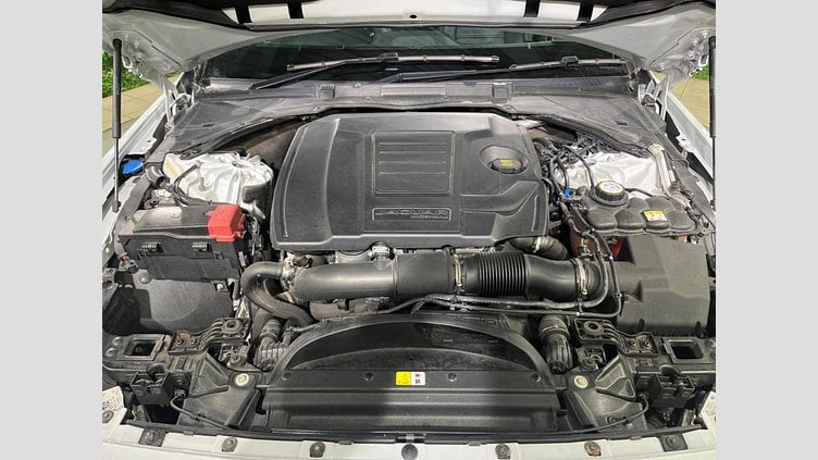 2018 認定中古車 Jaguar XE Yulong White ２WD（AT） プレステージ