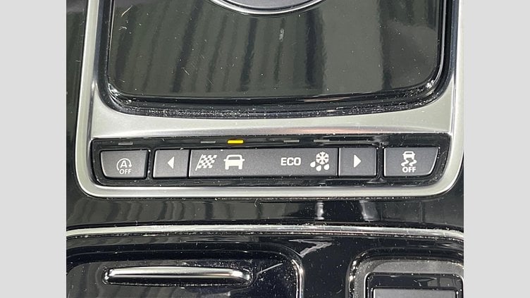 2018 認定中古車 Jaguar XE Yulong White ２WD（AT） プレステージ