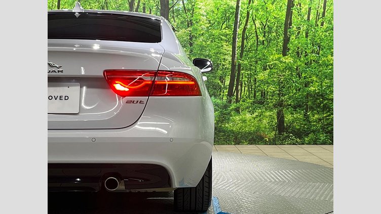 2018 認定中古車 Jaguar XE Yulong White ２WD（AT） プレステージ