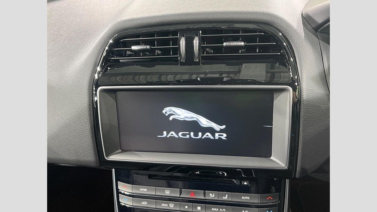 2018 認定中古車 Jaguar XE Yulong White ２WD（AT） プレステージ
