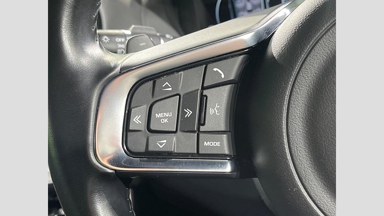 2018 認定中古車 Jaguar XE Yulong White ２WD（AT） プレステージ