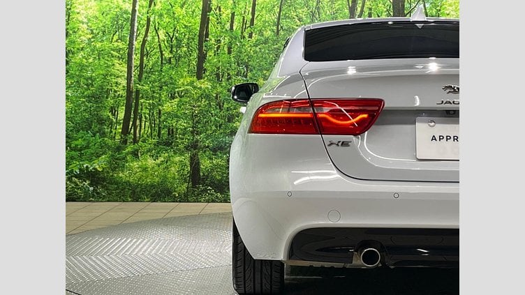 2018 認定中古車 Jaguar XE Yulong White ２WD（AT） プレステージ