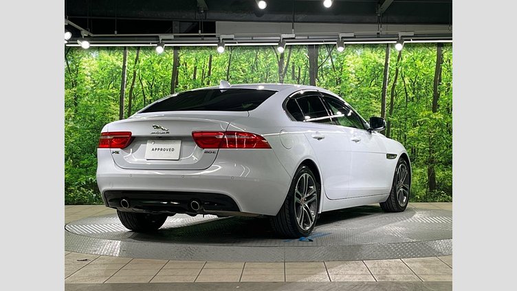 2018 認定中古車 Jaguar XE Yulong White ２WD（AT） プレステージ