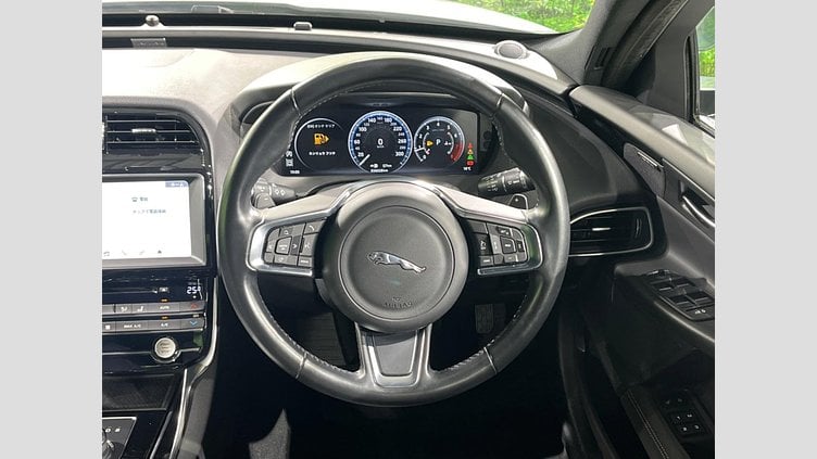 2018 認定中古車 Jaguar XE Yulong White ２WD（AT） プレステージ