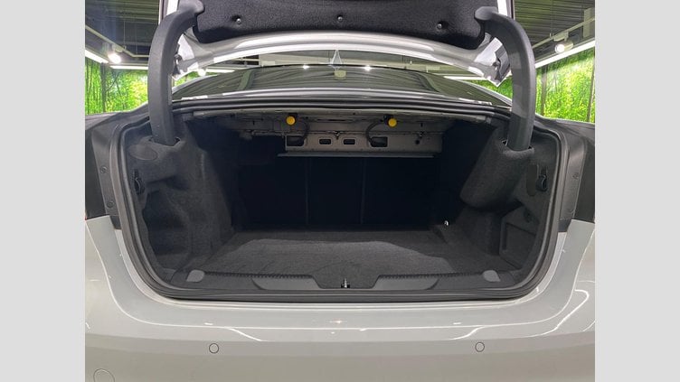 2018 認定中古車 Jaguar XE Yulong White ２WD（AT） プレステージ
