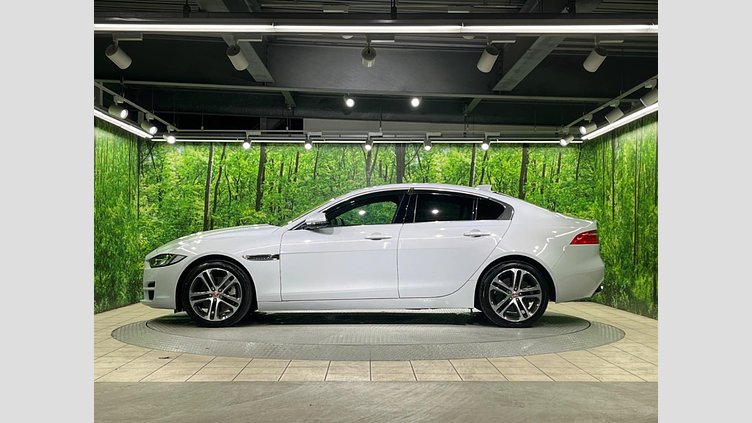 2018 認定中古車 Jaguar XE Yulong White ２WD（AT） プレステージ