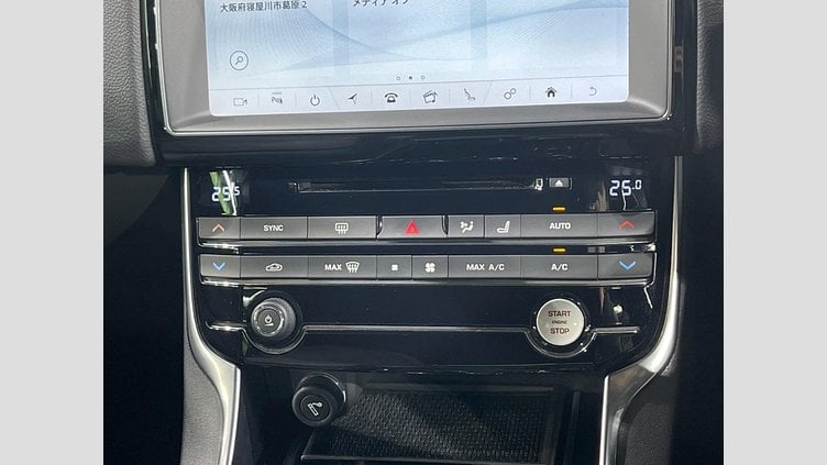 2018 認定中古車 Jaguar XE Yulong White ２WD（AT） プレステージ