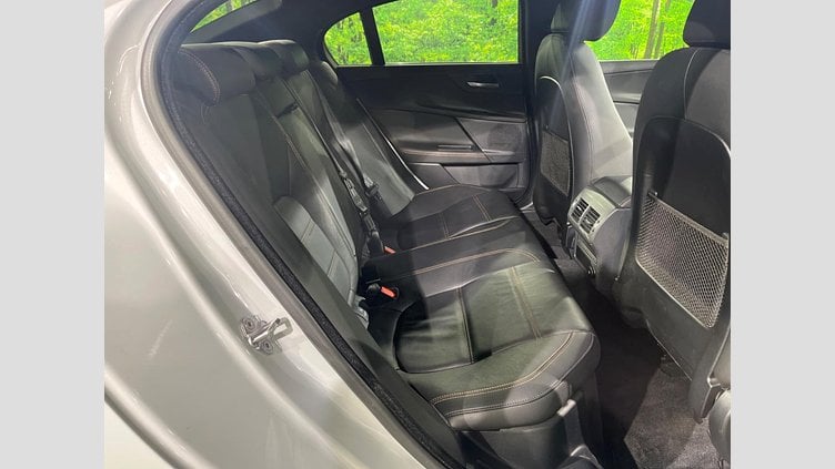 2018 認定中古車 Jaguar XE Yulong White ２WD（AT） プレステージ
