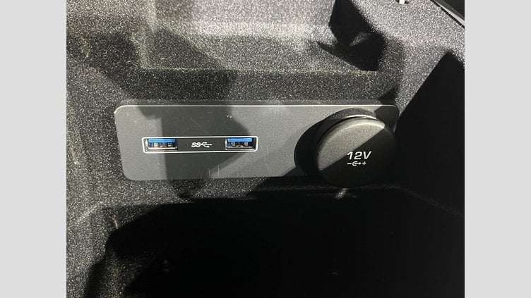2018 認定中古車 Jaguar XE Yulong White ２WD（AT） プレステージ