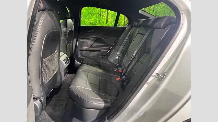 2018 認定中古車 Jaguar XE Yulong White ２WD（AT） プレステージ