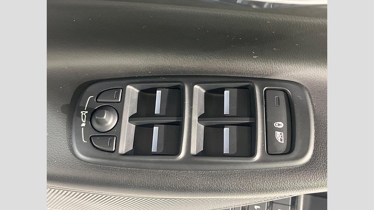 2018 認定中古車 Jaguar XE Yulong White ２WD（AT） プレステージ