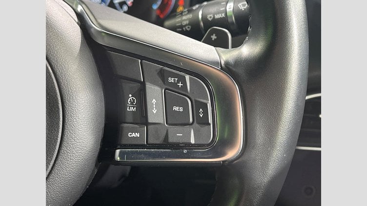 2018 認定中古車 Jaguar XE Yulong White ２WD（AT） プレステージ