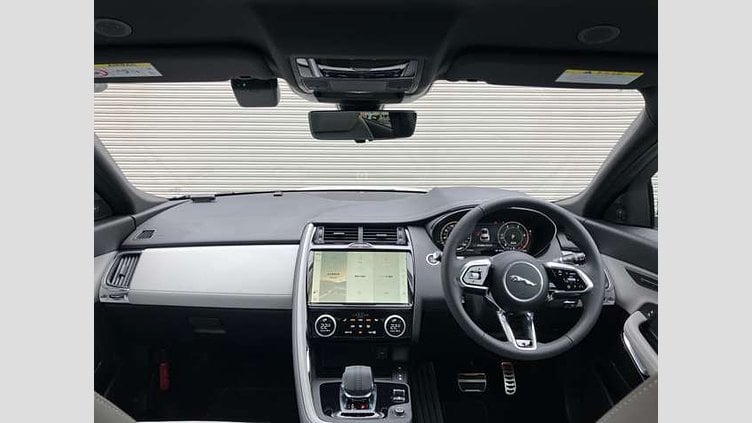 2024 認定中古車 Jaguar E-Pace オストゥーニパールホワイト D200マイルドハイブリッド（ディーゼル） R-DYNAMIC SE