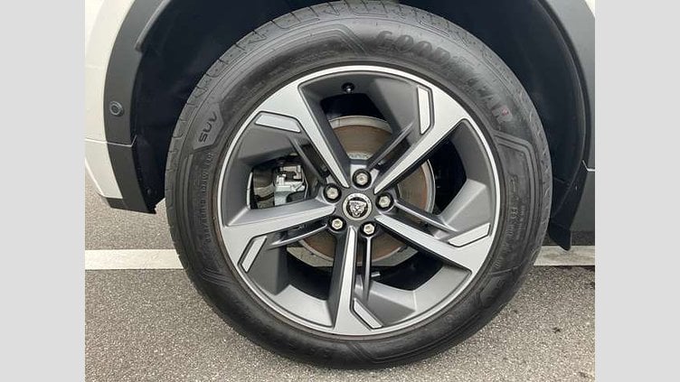 2024 認定中古車 Jaguar E-Pace オストゥーニパールホワイト D200マイルドハイブリッド（ディーゼル） R-DYNAMIC SE
