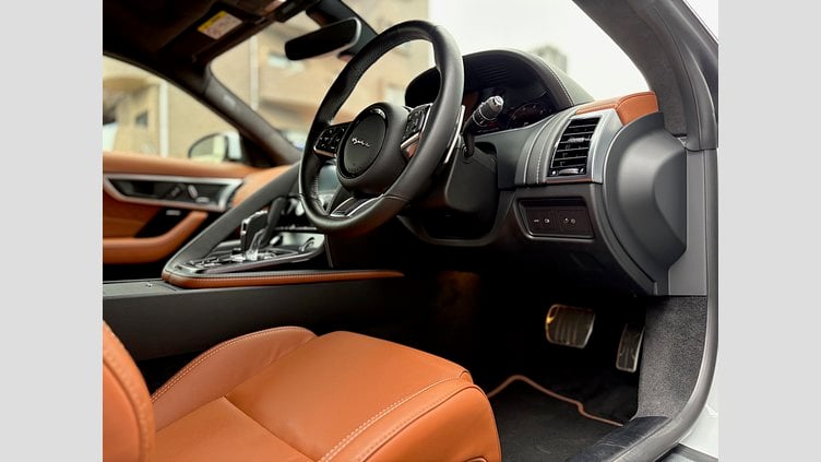 2021 認定中古車 Jaguar F-Type ユーロンホワイト P380 オートマチック 後輪駆動 F-TYPEクーペ R-DYNAMIC