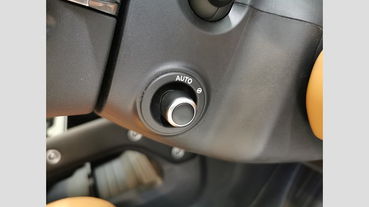 2024 認定中古車 Land Rover Defender 110 サントリーニブラック P525 AWD (AT) V8