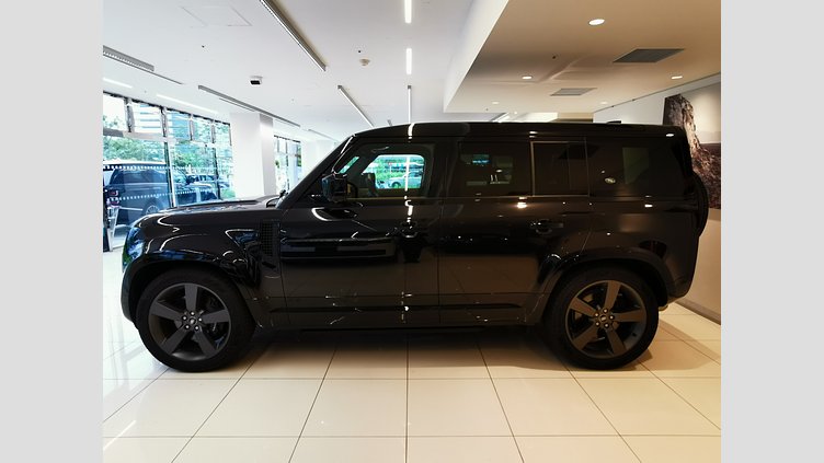 2024 認定中古車 Land Rover Defender 110 サントリーニブラック P525 AWD (AT) V8