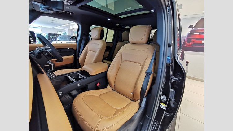 2024 認定中古車 Land Rover Defender 110 サントリーニブラック P525 AWD (AT) V8