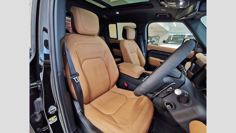 2024 認定中古車 Land Rover Defender 110 サントリーニブラック P525 AWD (AT) V8