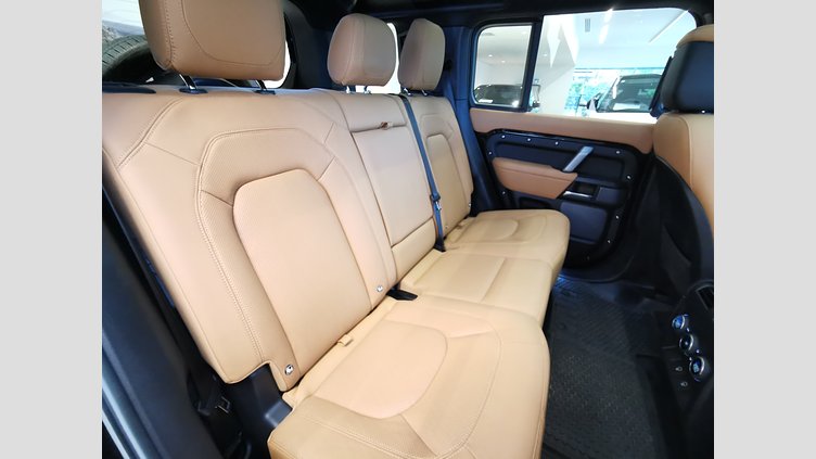 2024 認定中古車 Land Rover Defender 110 サントリーニブラック P525 AWD (AT) V8