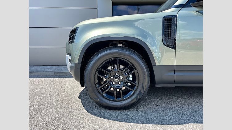 2025 SKLADOVÉ VOZIDLÁ Land Rover Defender 110 Zelená Pangea D200 MHEV AUTOMAT AWD  S
