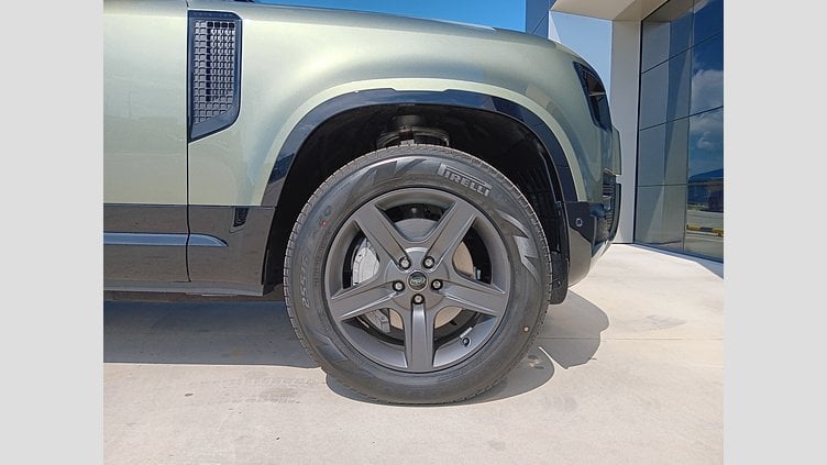 2025 SKLADOVÉ VOZIDLÁ Land Rover Defender 110 Pangea Green 3.0D MHEV 300PS  D300 MHEV X-Dynamic SE 