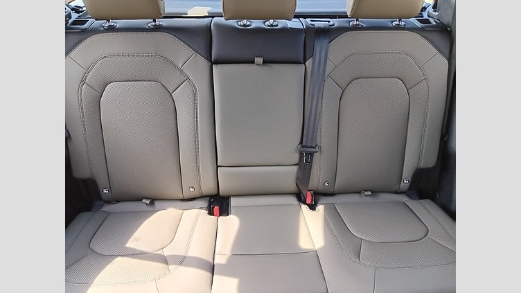 2025 SKLADOVÉ VOZIDLÁ Land Rover Defender 110 Pangea Green 3.0D MHEV 300PS  D300 MHEV X-Dynamic SE 