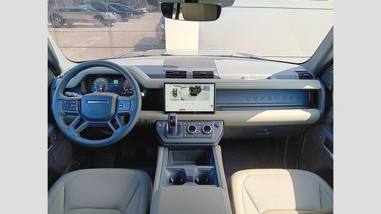 2025 SKLADOVÉ VOZIDLÁ Land Rover Defender 110 Pangea Green 3.0D MHEV 300PS  D300 MHEV X-Dynamic SE 