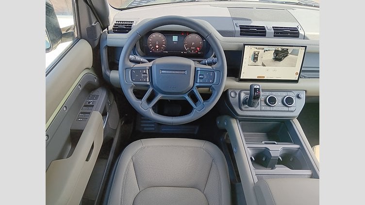 2025 SKLADOVÉ VOZIDLÁ Land Rover Defender 110 Pangea Green 3.0D MHEV 300PS  D300 MHEV X-Dynamic SE 