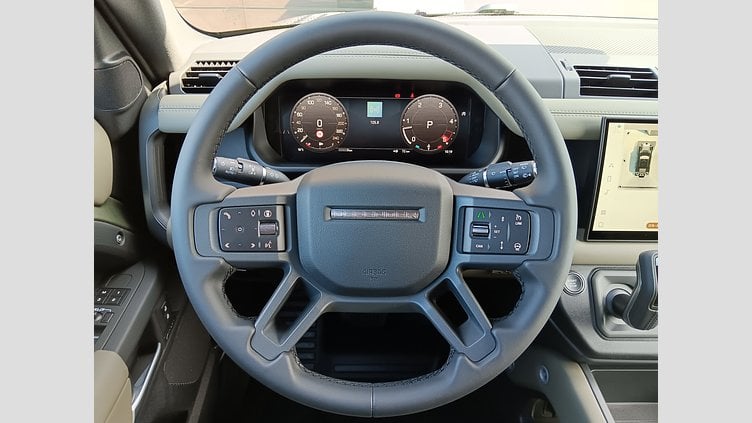 2025 SKLADOVÉ VOZIDLÁ Land Rover Defender 110 Pangea Green 3.0D MHEV 300PS  D300 MHEV X-Dynamic SE 