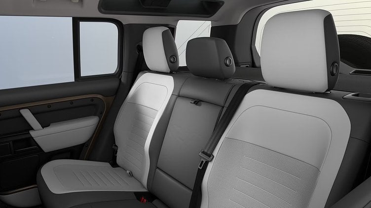 2025 Nowy Land Rover Defender 110 Charante Grey P635 OCTA
