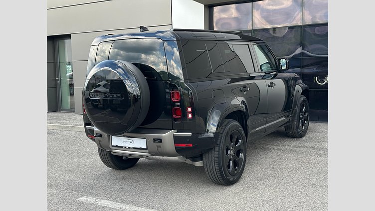 2025 SKLADOVÉ VOZIDLÁ Land Rover Defender 110 Čierna Santorini D200 AWD AUTOMAT MHEV X-Dynamic SE