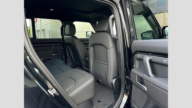 2025 SKLADOVÉ VOZIDLÁ Land Rover Defender 110 Čierna Santorini D200 AWD AUTOMAT MHEV X-Dynamic SE