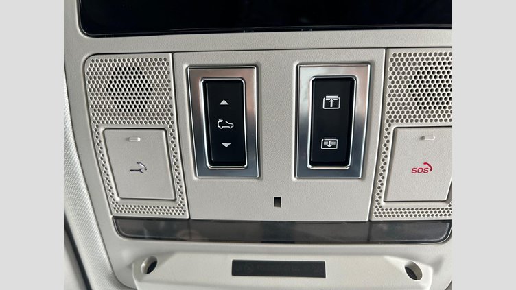 2023 認定中古車 Land Rover Defender 110 フジホワイト D300 AWD（AT） S