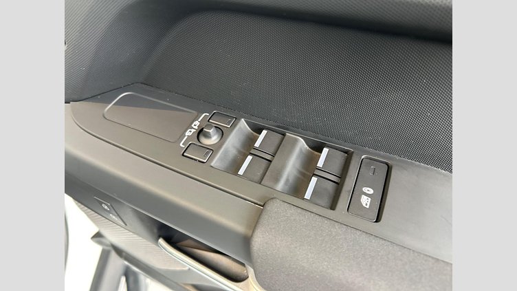 2023 認定中古車 Land Rover Defender 110 フジホワイト D300 AWD（AT） S