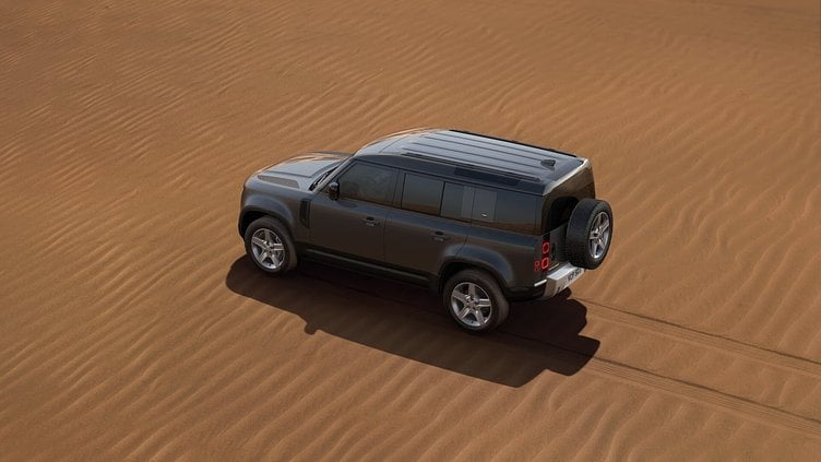 2024 認定中古車 Land Rover Defender 110 カルパチアングレイ P300 AWD（AT） SE
