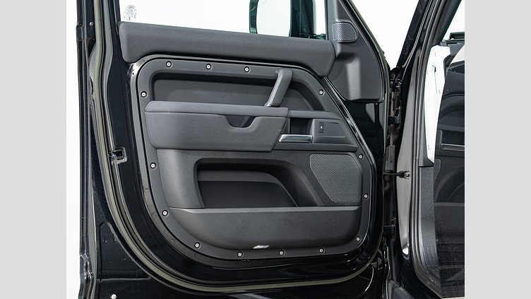 2023 認定中古車 Land Rover Defender 110 サントリーニブラック D300 AWD（AT） S