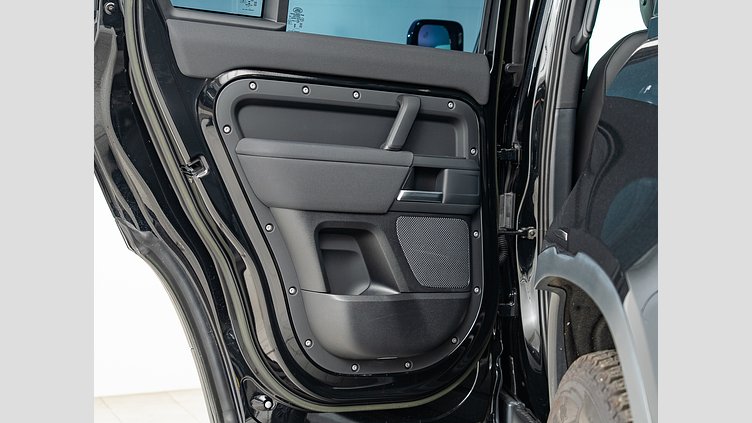 2023 認定中古車 Land Rover Defender 110 サントリーニブラック D300 AWD（AT） S