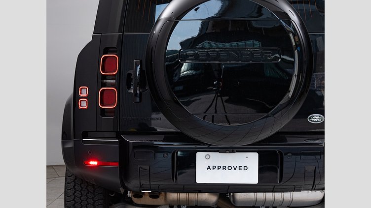 2023 認定中古車 Land Rover Defender 110 サントリーニブラック D300 AWD（AT） S